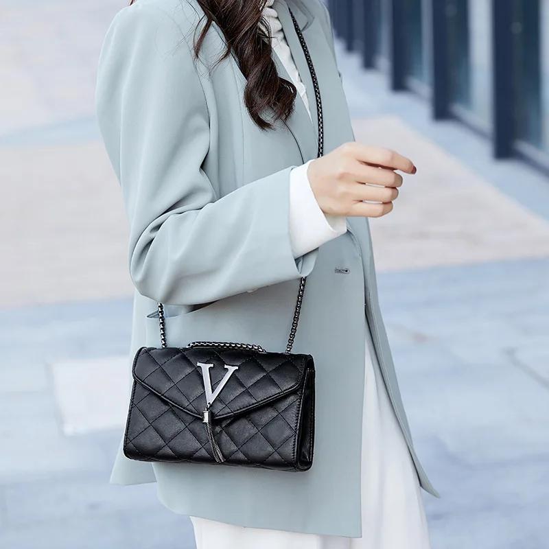 2025 new embroidery line diamond lattice classic bag hundred with chain bag female single shoulder crossbody small square bags
2025 new embroidery line diamond lattice classic bag hundred with chain bag female single shoulder crossbody small square bags