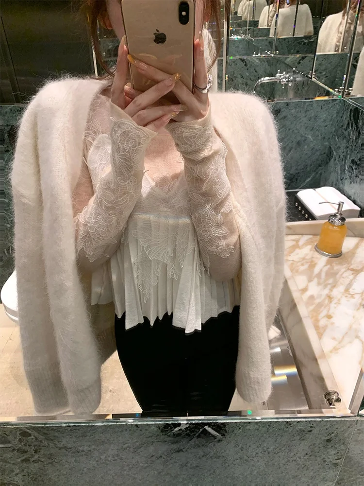 DOGGYQIN Autumn Winter Women's Knitted Lace Insert Pleated Inner Wear Top Ele Beautiful Glass Flower Design Wool Blend
DOGGYQIN Autumn Winter Women's Knitted Lace Insert Pleated Inner Wear Top Ele Beautiful Glass Flower Design Wool Blend