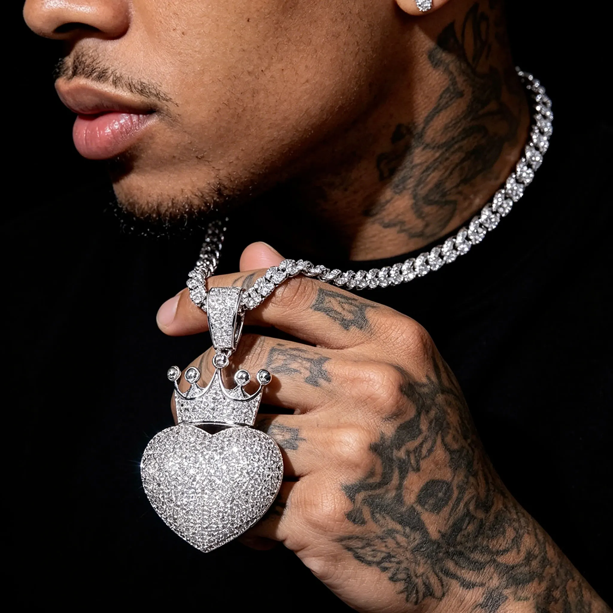 LYEE CYEE New Crown Love Shaped Exquisite Pendant s925 Silver VVS Mozambique Diamond Hip Hop Pendant Necklace Suitable for Rap Singers Men to Wear Birthday Gift Anniversary Meaningful Gift The Best Gift for Good Friends
LYEE CYEE New Crown Love Shaped Exquisite Pendant s925 Silver VVS Mozambique Diamond Hip Hop Pendant Necklace Suitable for Rap Singers Men to Wear Birthday Gift Anniversary Meaningful Gift The Best Gift for Good Friends