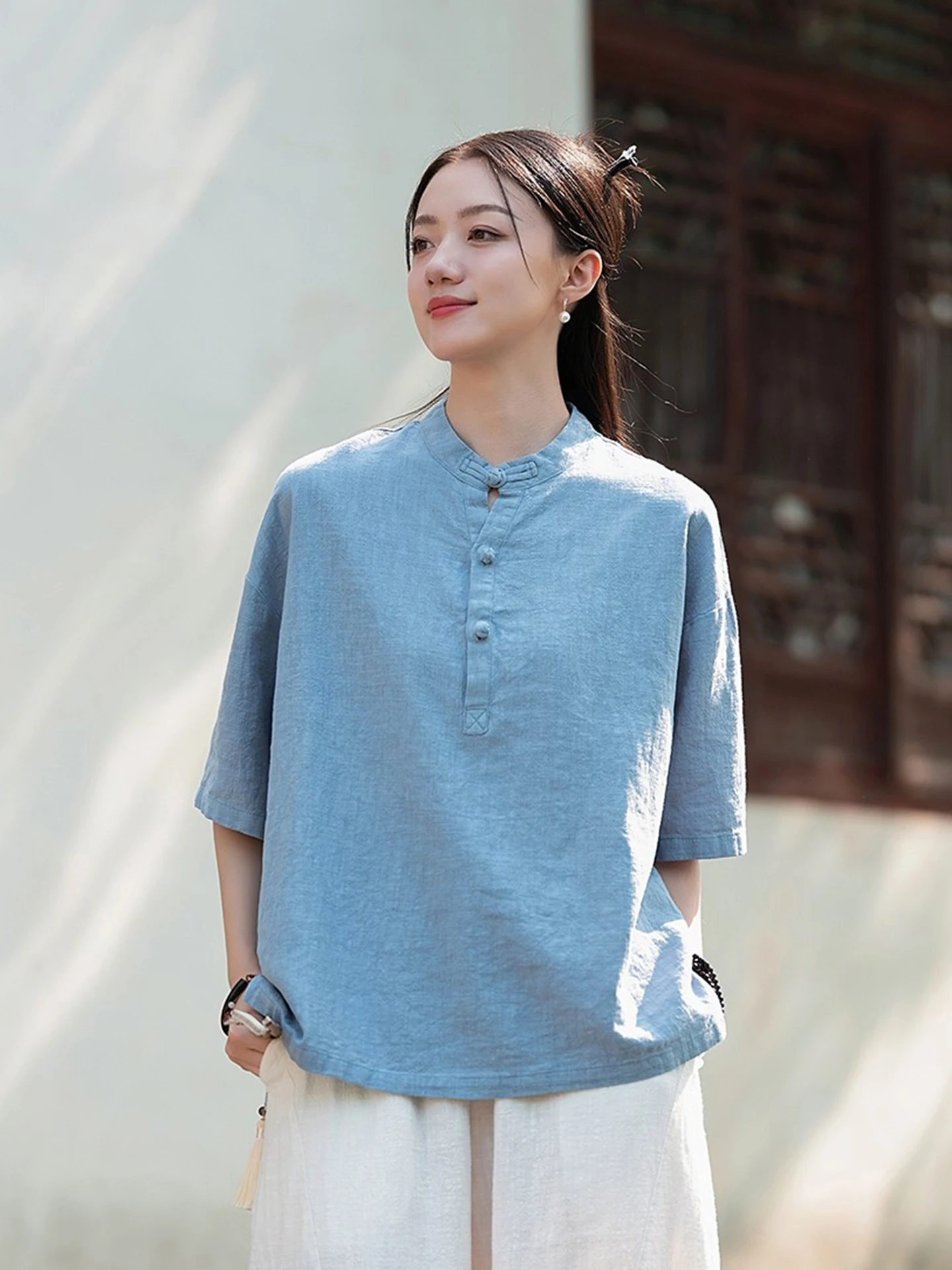 New Chinese Style Cotton Linen Shirt Women's Summer Fashion Retro Button Short Sleeve Breathable Moisture Wicking Pure Color
New Chinese Style Cotton Linen Shirt Women's Summer Fashion Retro Button Short Sleeve Breathable Moisture Wicking Pure Color