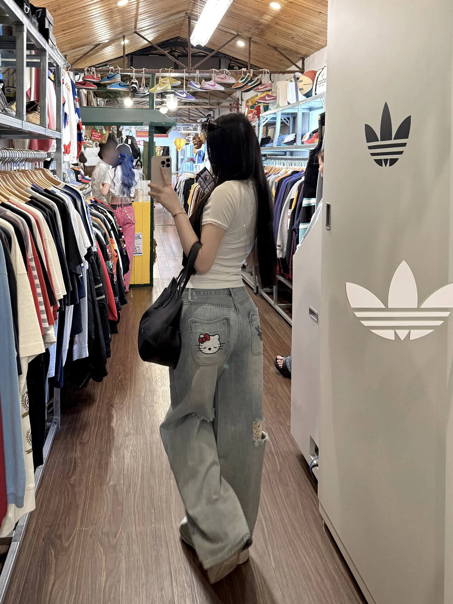 Свободные прямые джинсы для женщин больших размеров, летние новые синие джинсовые брюки с высокой талией, повседневные рваные джинсы с дырками
Свободные прямые джинсы для женщин больших размеров, летние новые синие джинсовые брюки с высокой талией, повседневные рваные джинсы с дырками