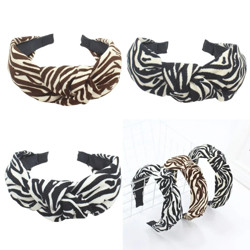 Autumn and winter new Korean version fashion polished plaid wide edge headband simple leopard print hairpin headgear women
Autumn and winter new Korean version fashion polished plaid wide edge headband simple leopard print hairpin headgear women