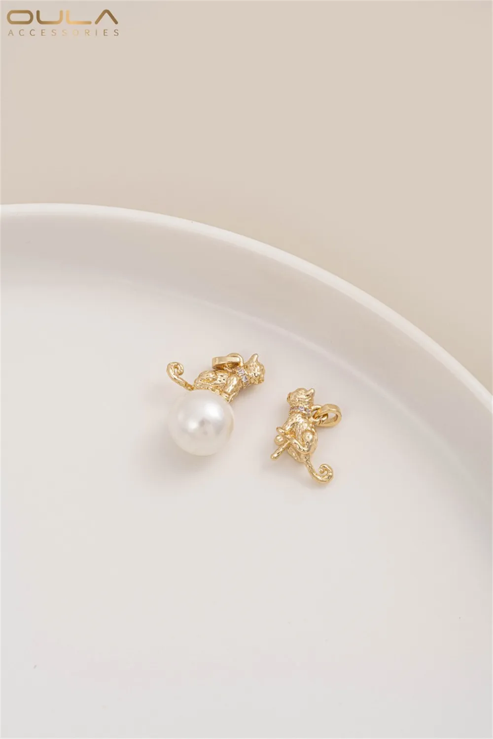 1PCS 14K Gold-plated and Zircon Inlaid Cute Cat Half-hole Needle Pendant Diy Sticky Crystal Pearl Jewelry Pendant
1PCS 14K Gold-plated and Zircon Inlaid Cute Cat Half-hole Needle Pendant Diy Sticky Crystal Pearl Jewelry Pendant