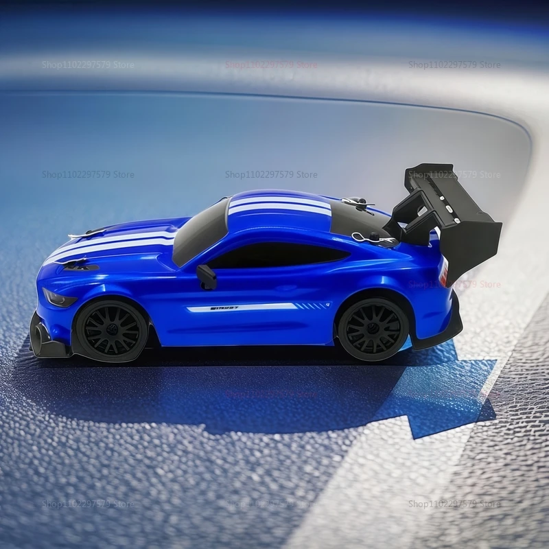 Новый 1:24 GTR автомобиль с дистанционным управлением, высокоскоростной 4WD перезаряжаемый RC Drift Racing игрушка для детей и взрослых, для использования в помещении и на открытом воздухе, 2,4 ГГц, дальнего действия
Новый 1:24 GTR автомобиль с дистанционным управлением, высокоскоростной 4WD перезаряжаемый RC Drift Racing игрушка для детей и взрослых, для использования в помещении и на открытом воздухе, 2,4 ГГц, дальнего действия