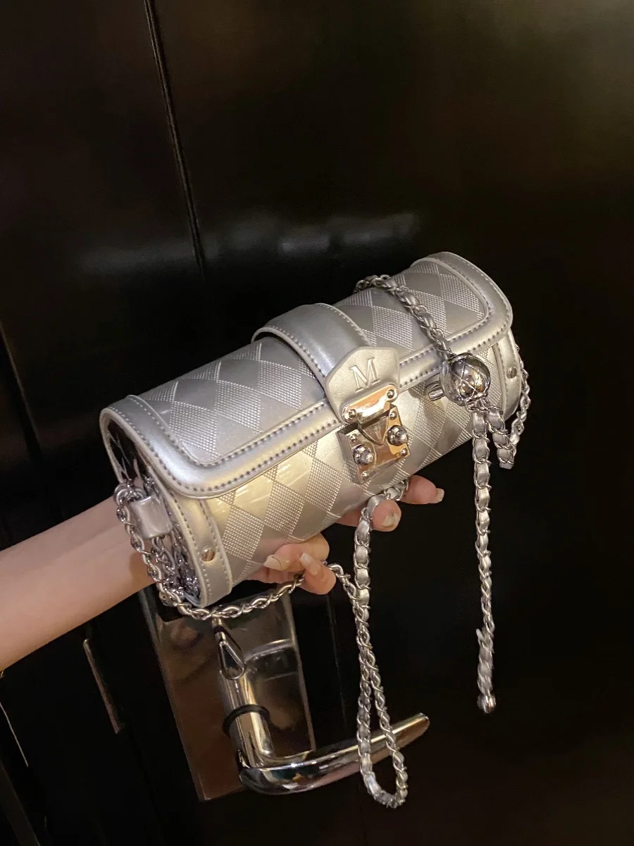 Modern Silver Trendy Girl Chain Crossbody Bag Small round Cylinder Bag Versatile Women's Bag Fashionable New 2025 Handbag
Modern Silver Trendy Girl Chain Crossbody Bag Small round Cylinder Bag Versatile Women's Bag Fashionable New 2025 Handbag