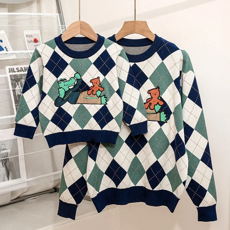 Family Matching Clothes Men Women Sweater Mom Dad Baby Knit Jumper Top Vintage Kids Plaid Knitwear Mother Daughter Son Pullover
Family Matching Clothes Men Women Sweater Mom Dad Baby Knit Jumper Top Vintage Kids Plaid Knitwear Mother Daughter Son Pullover