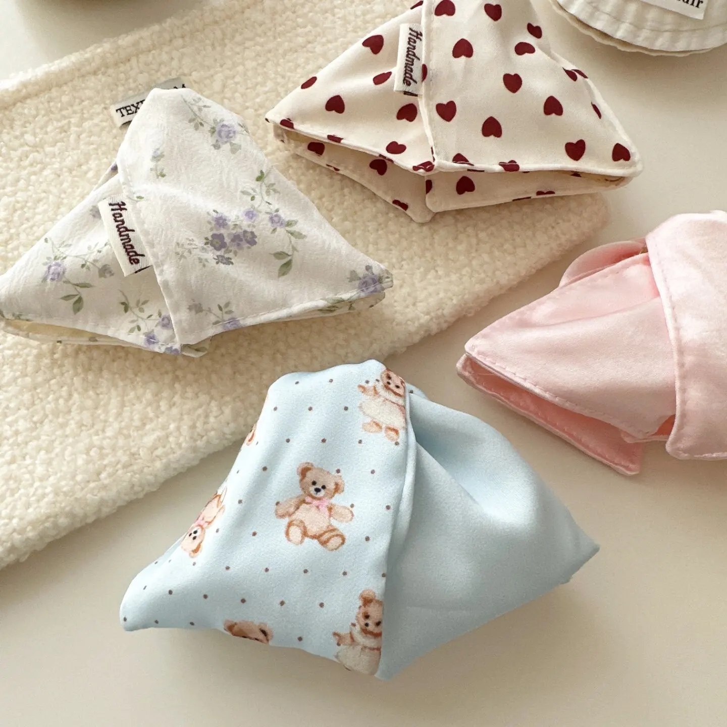 Multifunctional Triangle Hair Claw Clip Cute Bear Heart Floral Print for Back of Head Bun Korean Sweet Girl Acrylic Lightweight
Multifunctional Triangle Hair Claw Clip Cute Bear Heart Floral Print for Back of Head Bun Korean Sweet Girl Acrylic Lightweight