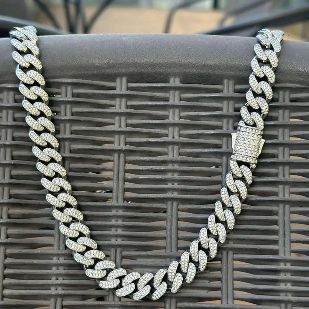 Luxury Moissanite Cuban Chain Iced Out Hip Hop S925 Sterling Silver Miami Cuban Link Chain Hip Hop Necklace
Luxury Moissanite Cuban Chain Iced Out Hip Hop S925 Sterling Silver Miami Cuban Link Chain Hip Hop Necklace