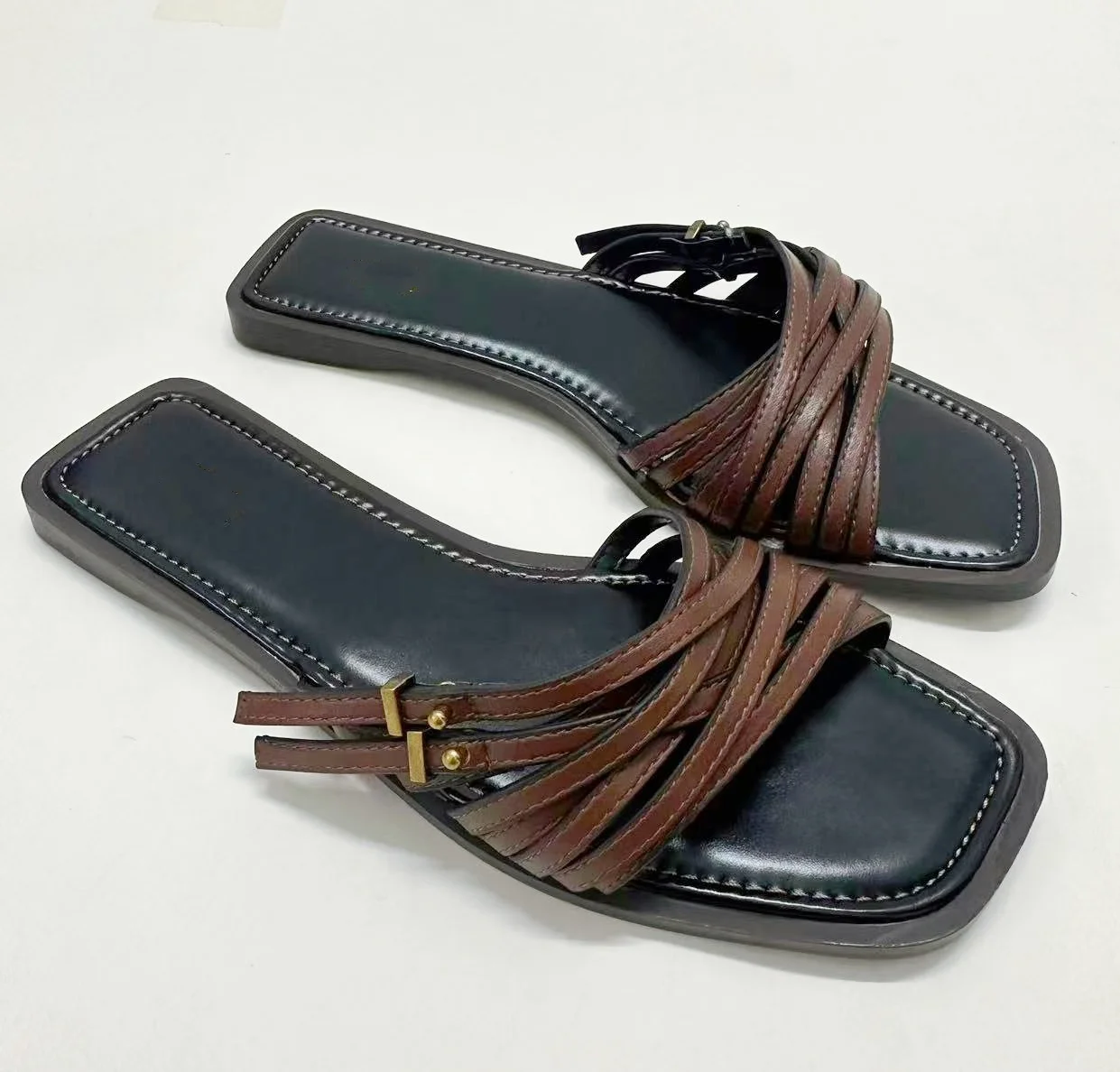 Novelty Cross Band Designer Flat Slippers Women Luxury Metal Buckle Decoration Slide Sandals Comfortable Open Toe Beach Sandals
Novelty Cross Band Designer Flat Slippers Women Luxury Metal Buckle Decoration Slide Sandals Comfortable Open Toe Beach Sandals