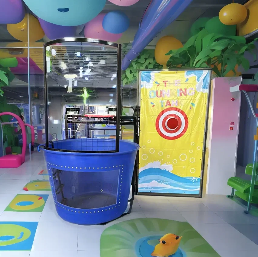 Кричащий мокрый поиск падает в воду. Интерактивный реквизит для карнавальных мероприятий.
Кричащий мокрый поиск падает в воду. Интерактивный реквизит для карнавальных мероприятий.