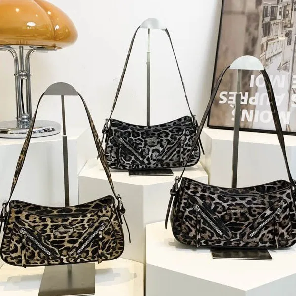 Осень 2022, леопардовая сумка подмышки, модная новая шикарная сумка через плечо для женщин 
Осень 2022, леопардовая сумка подмышки, модная новая шикарная сумка через плечо для женщин