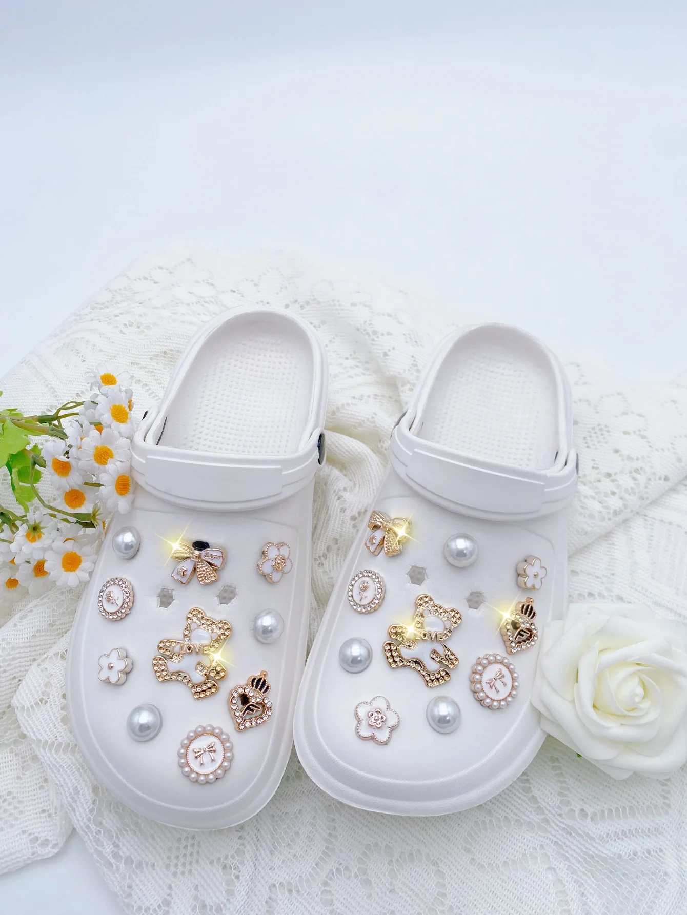 20/22 Pcs Fashionable & Versatile (ABS) Gold Bear & Pearl DIY Detachable Shoe Charms. Decorative Buckles for Garden Clogs & Sand
20/22 Pcs Fashionable & Versatile (ABS) Gold Bear & Pearl DIY Detachable Shoe Charms. Decorative Buckles for Garden Clogs & Sand