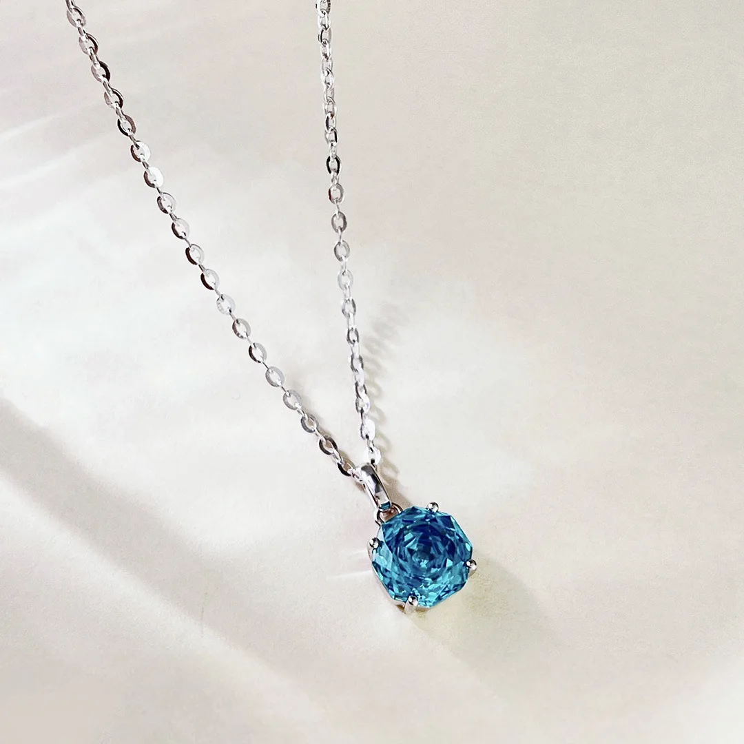 The new rose necklace features a fashionable, simple and high-end design with a niche pendant necklace
The new rose necklace features a fashionable, simple and high-end design with a niche pendant necklace