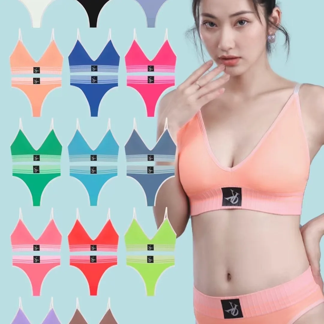 Summer new casual sports vest women's comfort belt chest pad gathering V-neck suspender set triangle shorts
Summer new casual sports vest women's comfort belt chest pad gathering V-neck suspender set triangle shorts