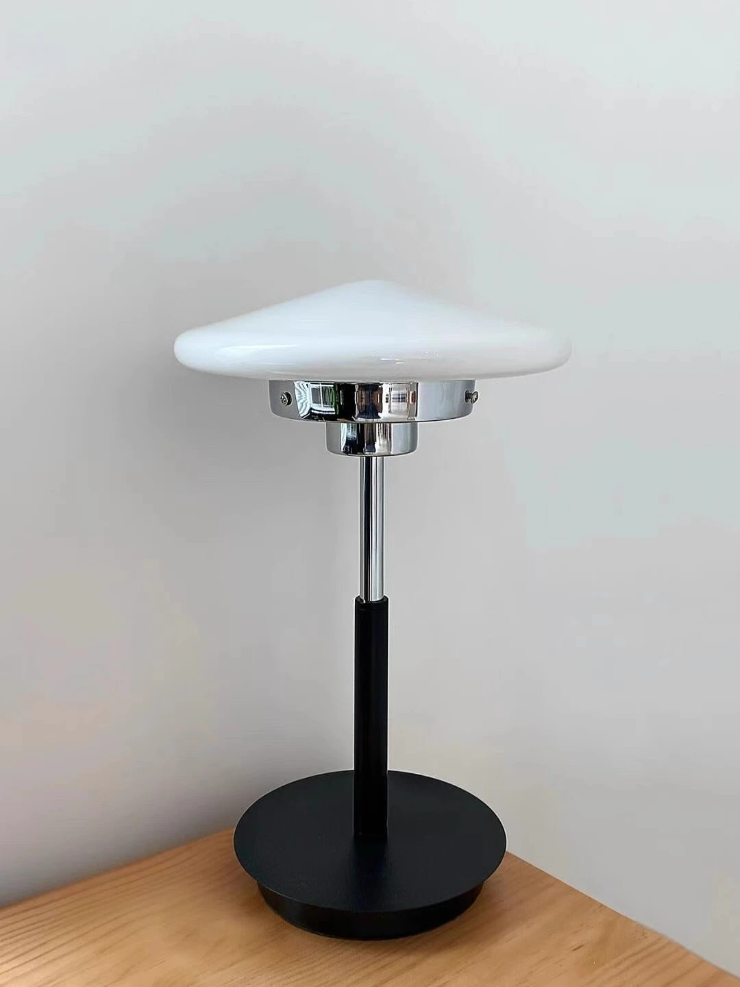 Medieval Bauhaus glass Nordic simple modern designer atmosphere living room study bedroom bedside table lamp
Medieval Bauhaus glass Nordic simple modern designer atmosphere living room study bedroom bedside table lamp