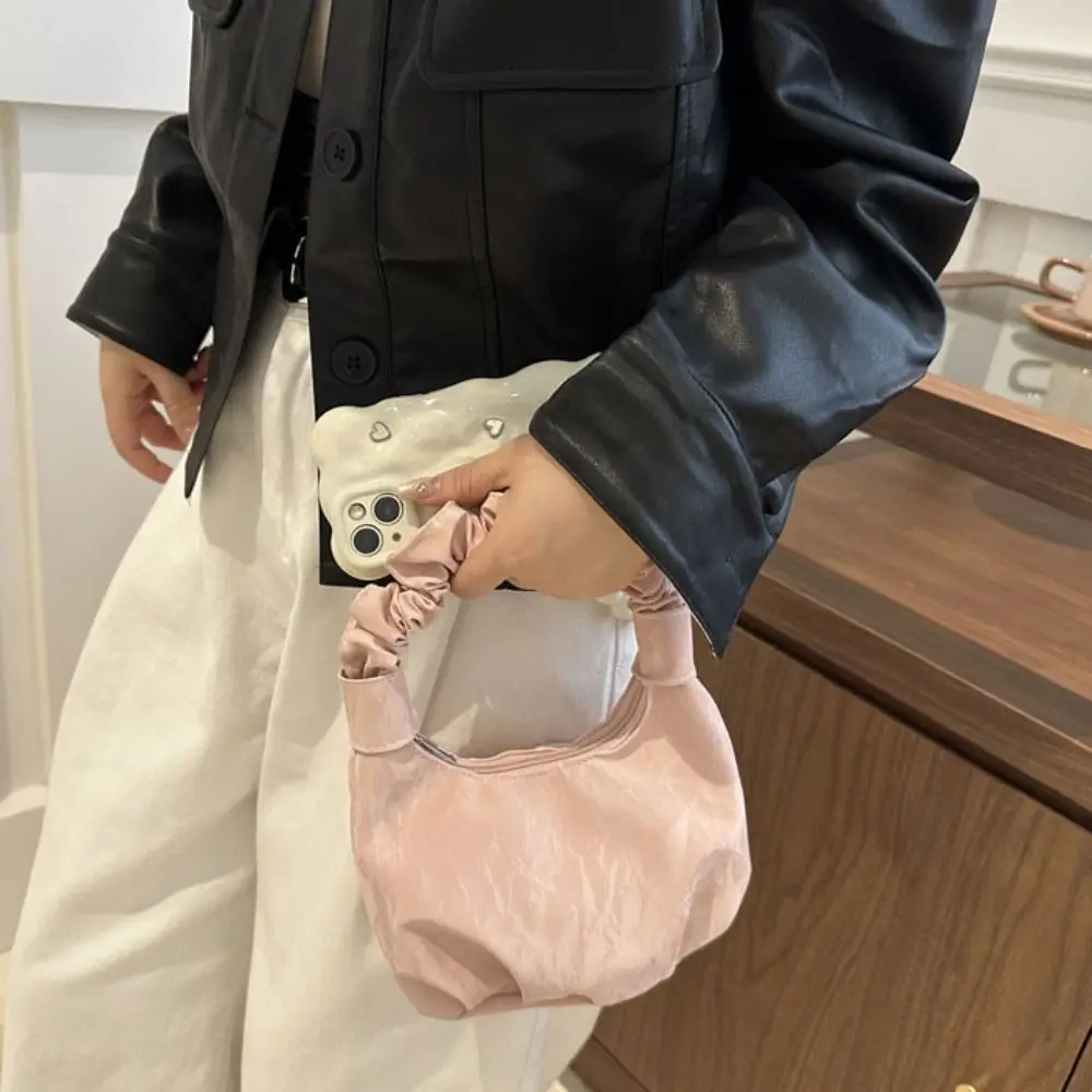 Fashionabl Solid Color Wrinkled Handbag Large Capacity Gentle Wrist Bag PU Korean Style Women Armpit Bag Travel
Fashionabl Solid Color Wrinkled Handbag Large Capacity Gentle Wrist Bag PU Korean Style Women Armpit Bag Travel