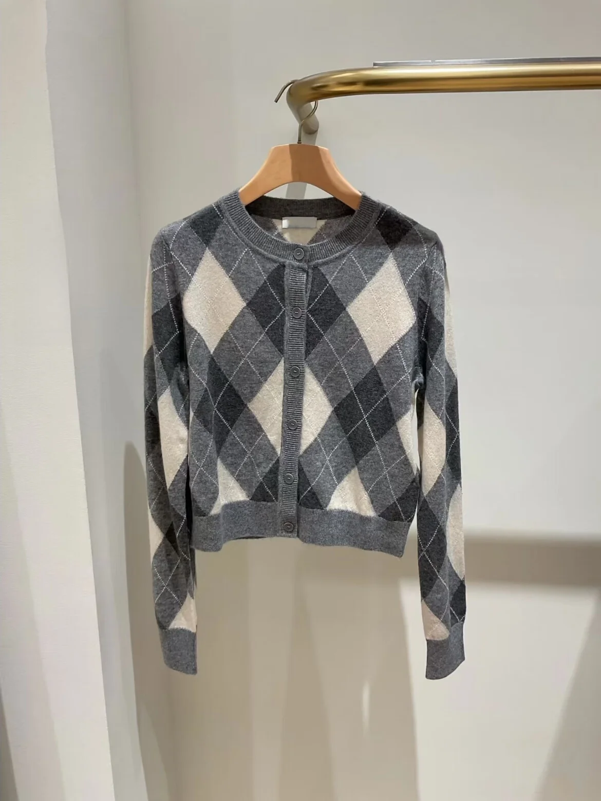HEIDD Grey Woolen Knitted Sweater 2025 Autumn Winter College Style Color Block Diamond Pattern Women's Slim Fit Cardigan
HEIDD Grey Woolen Knitted Sweater 2025 Autumn Winter College Style Color Block Diamond Pattern Women's Slim Fit Cardigan