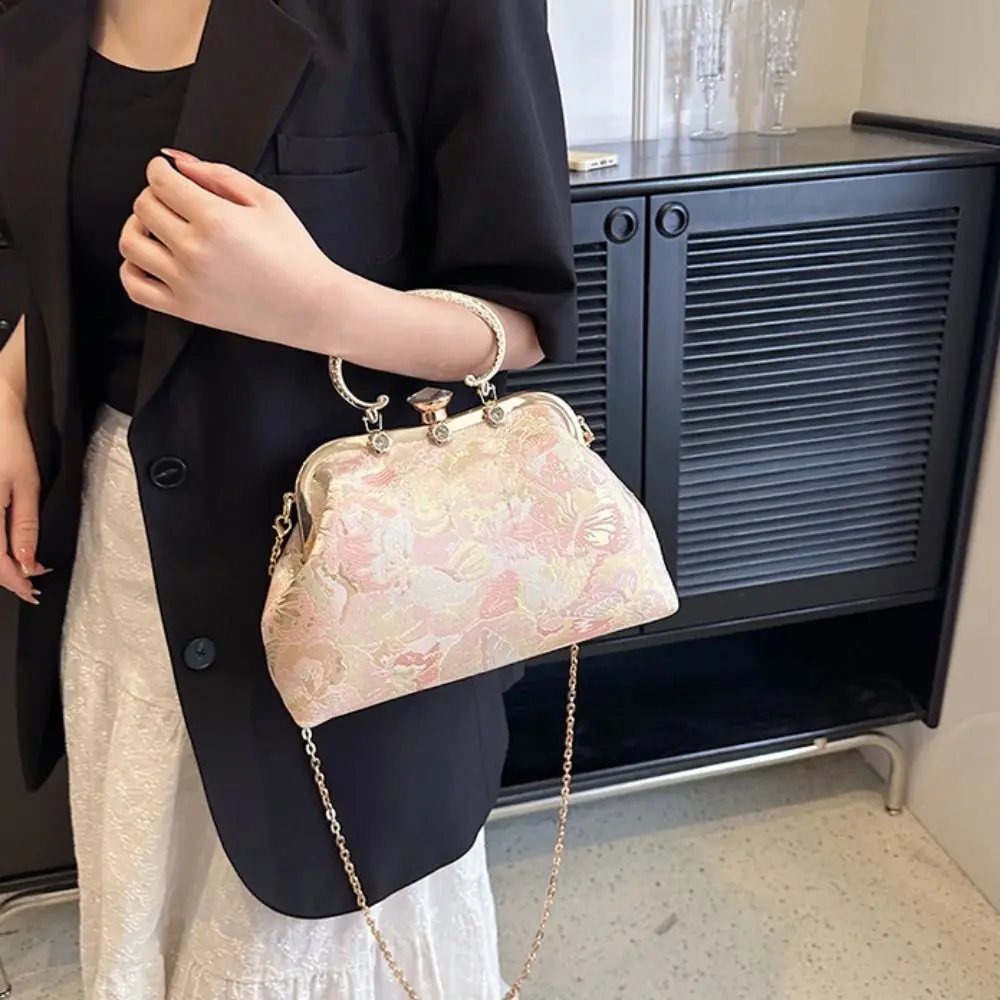 Casual Sweet Embroidery Chinese Style Handbag Elegant Chain Hanfu Shell Bag Cheongsam Accessories Shoulder Wrist Bag Wedding
Casual Sweet Embroidery Chinese Style Handbag Elegant Chain Hanfu Shell Bag Cheongsam Accessories Shoulder Wrist Bag Wedding