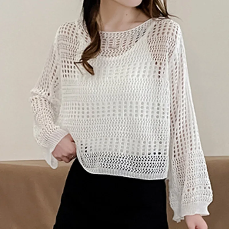 Summer Fashion Long Sleeve Sunscreen Shirt O-Neck Women Blouse White Black Hollow Out Blouse Women Tops Blusas De Mujer Q259
Summer Fashion Long Sleeve Sunscreen Shirt O-Neck Women Blouse White Black Hollow Out Blouse Women Tops Blusas De Mujer Q259