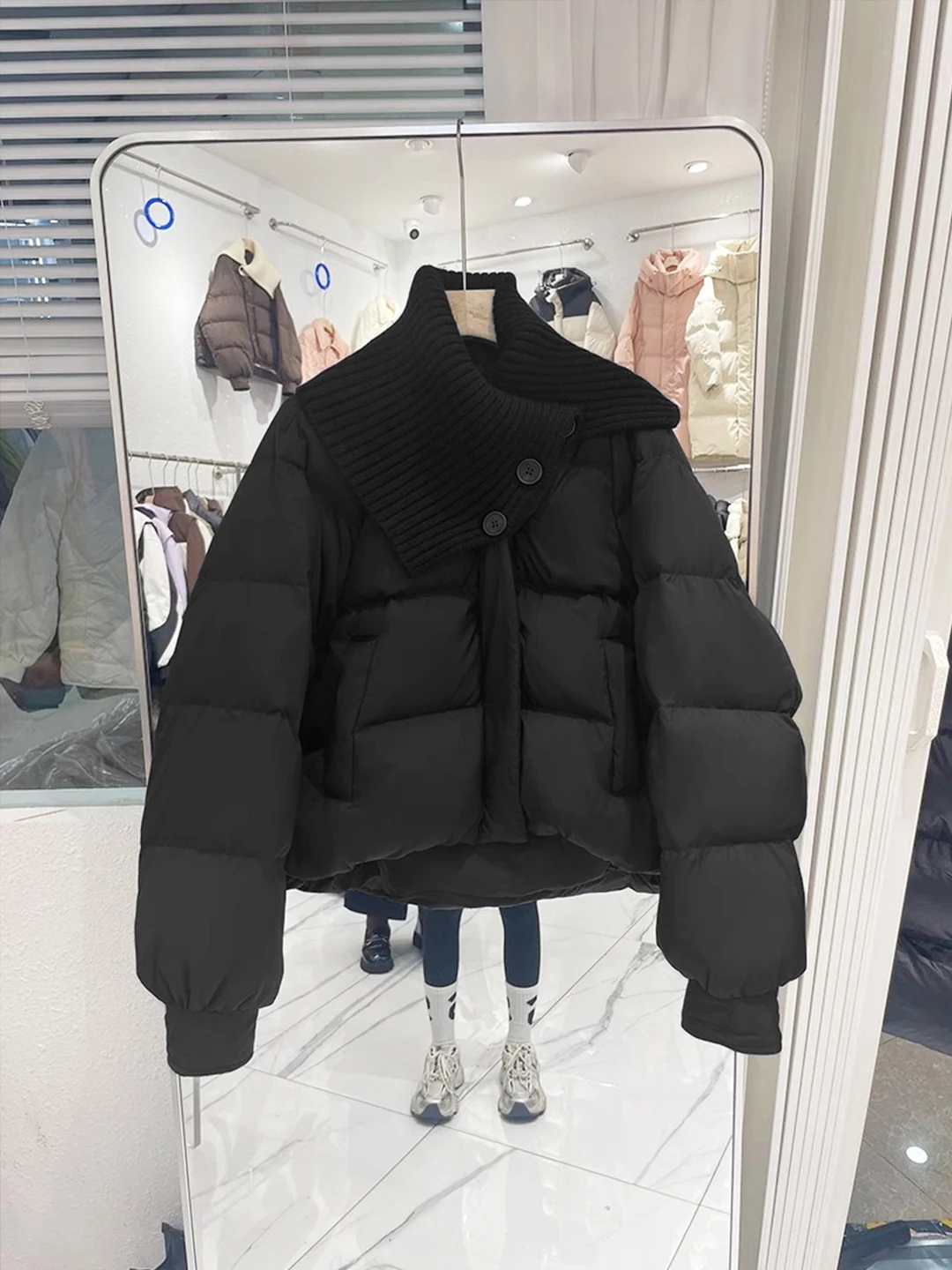 Black Knitted Thickened down Cotton Jacket Women's Style Winter New Arrival European Goods Super Beautiful Coat for Ladies
Black Knitted Thickened down Cotton Jacket Women's Style Winter New Arrival European Goods Super Beautiful Coat for Ladies