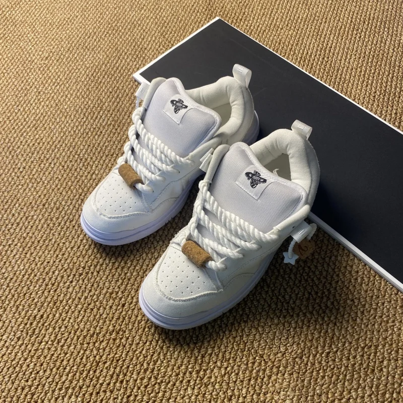 2026 New Arrival White Chunky Sneakers, Thick Rope Lace-Up Bread Shoes, Casual Canvas Footwear, Comfortable Breathable Streetwea
2026 New Arrival White Chunky Sneakers, Thick Rope Lace-Up Bread Shoes, Casual Canvas Footwear, Comfortable Breathable Streetwea