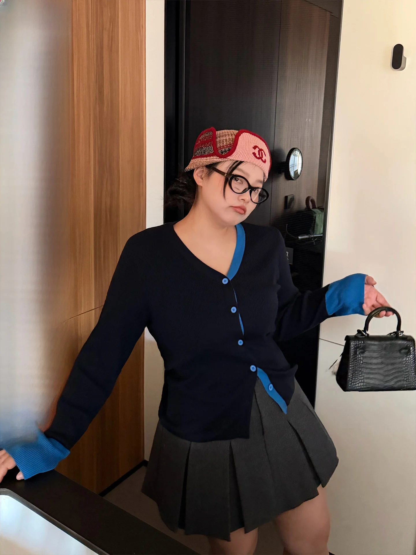 Вязаный кардиган Zhou Home больших размеров, ранневесенний, в стиле колор-блок, из смесовой шерсти, с V-образным вырезом, с длинными рукавами, женская вязаная одежда
Вязаный кардиган Zhou Home больших размеров, ранневесенний, в стиле колор-блок, из смесовой шерсти, с V-образным вырезом, с длинными рукавами, женская вязаная одежда