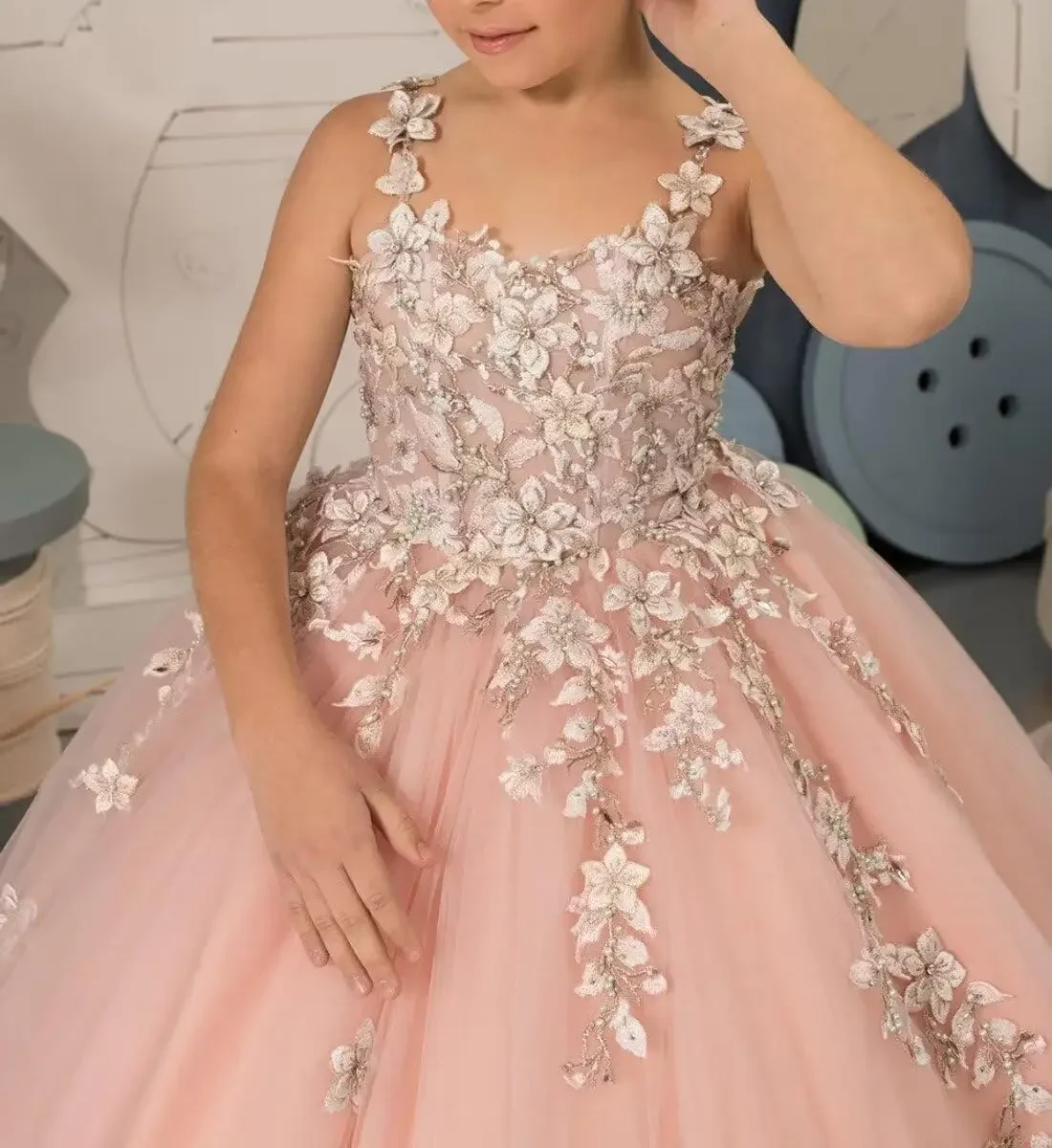 Tulle Party and wedding Flower Girl Dresses for Wedding Floral Appliques Princess Pageant Dress Girls Birthday Party Ball Gown
Tulle Party and wedding Flower Girl Dresses for Wedding Floral Appliques Princess Pageant Dress Girls Birthday Party Ball Gown