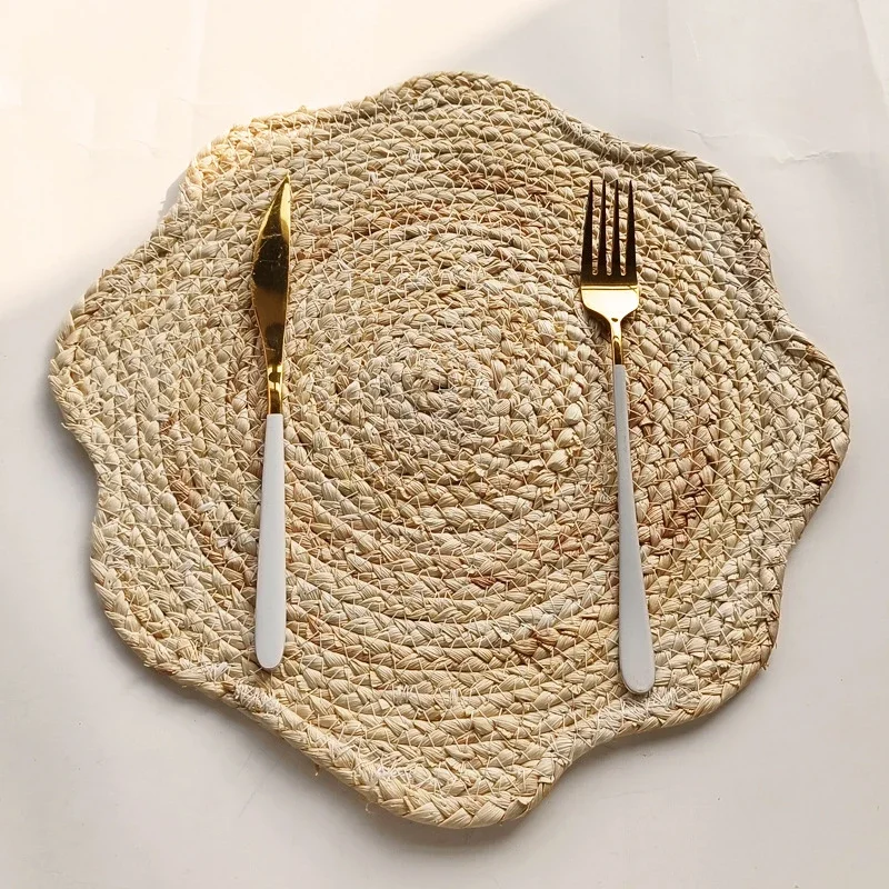 Eco-Friendly Corn Husk Woven Table Mat,Flower-Shaped Handwoven Heat Resistant Placemat,Non-Slip Trivet for Hot Dishes & Pans
Eco-Friendly Corn Husk Woven Table Mat,Flower-Shaped Handwoven Heat Resistant Placemat,Non-Slip Trivet for Hot Dishes & Pans