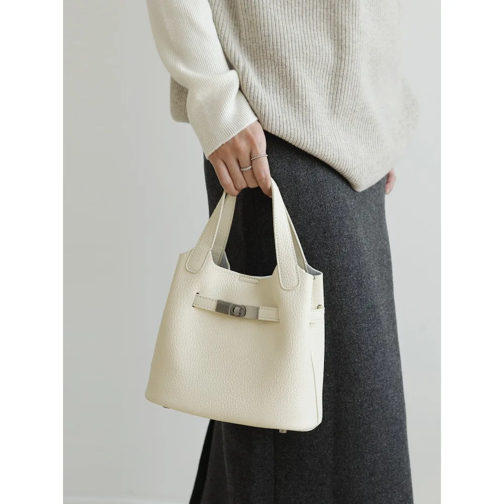 2026 Early Spring Elegant First-layer Cowhide Vegetable Basket Bag Portable Oblique Tote Simple Versatile Women's Bag
2026 Early Spring Elegant First-layer Cowhide Vegetable Basket Bag Portable Oblique Tote Simple Versatile Women's Bag