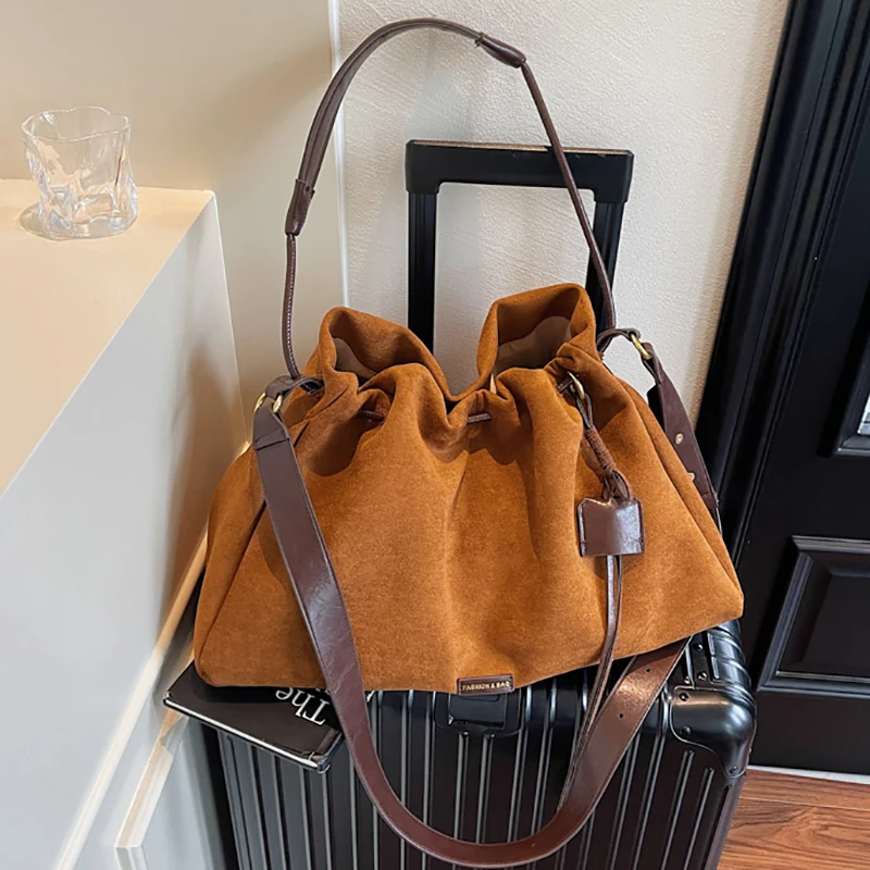 Retro Frosted Velvet Leather Large Bucket Bags for Women Winter Female Shoulder Bag Females Crossbody Bag Handbags Commute Bag
Retro Frosted Velvet Leather Large Bucket Bags for Women Winter Female Shoulder Bag Females Crossbody Bag Handbags Commute Bag