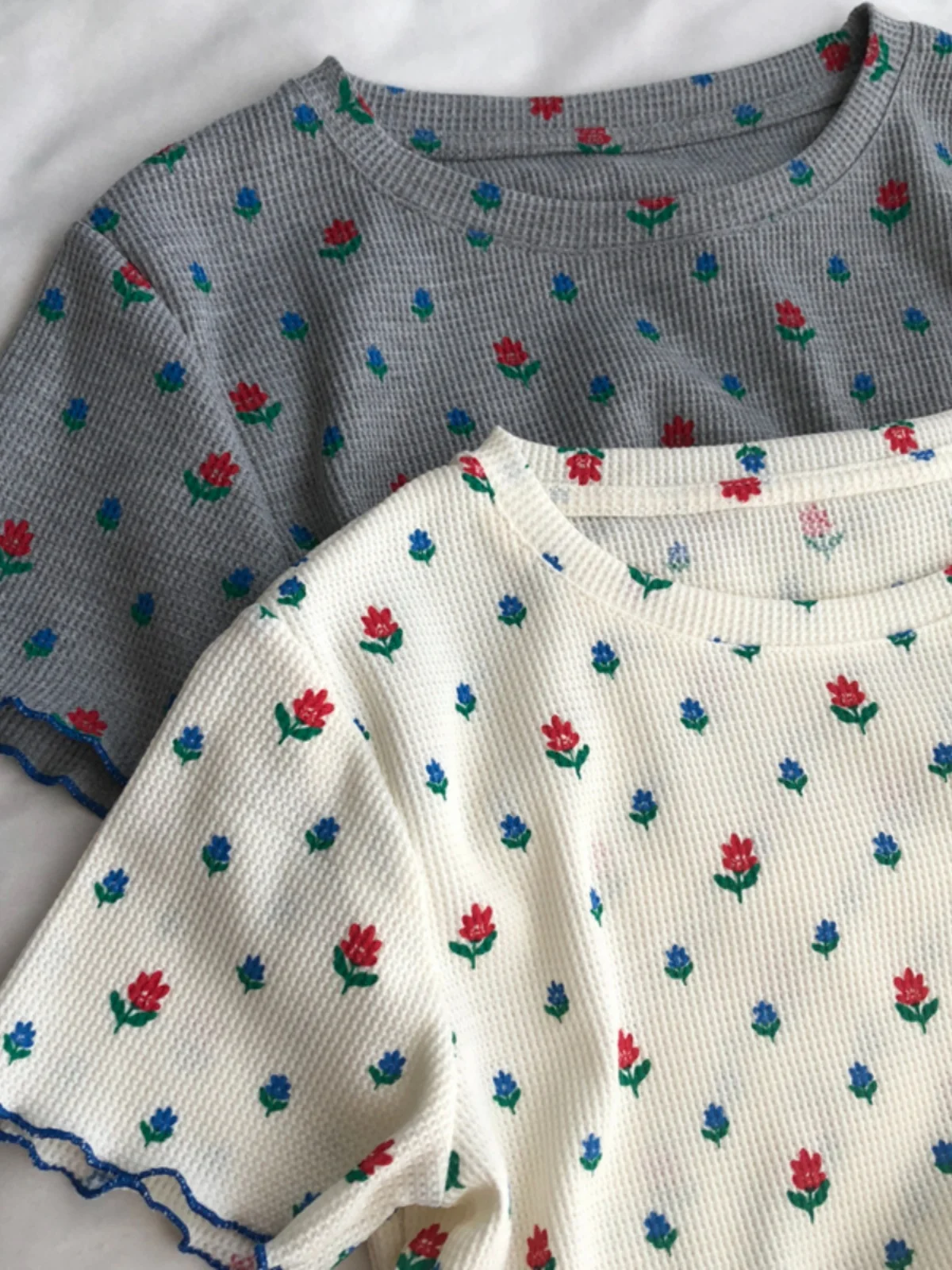 Korean Style Loose Fit Short Sleeve T-Shirt Women's Summer Thin round Neck Floral Print Top Vintage Color Block Slimming Effect
Korean Style Loose Fit Short Sleeve T-Shirt Women's Summer Thin round Neck Floral Print Top Vintage Color Block Slimming Effect