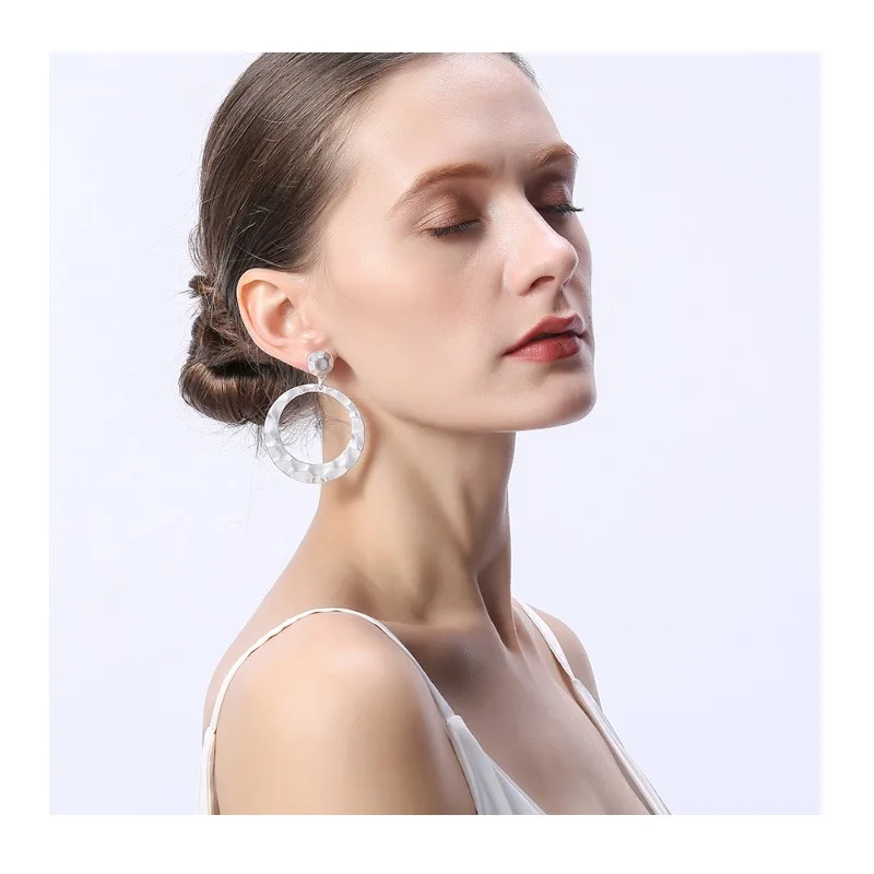 Exclusive for Women's Temperament Geometric Retro Earrings, Ring Percussion Surface, Simple Irregular Earrings
Exclusive for Women's Temperament Geometric Retro Earrings, Ring Percussion Surface, Simple Irregular Earrings