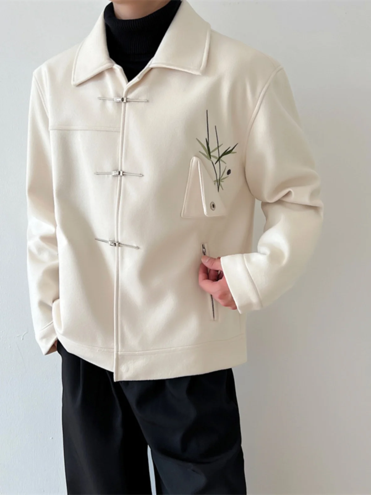 Новая китайская мужская шерстяная куртка с вышивкой из бамбука, осенне-зимняя модная верхняя одежда, длинный све, откидной воротник
Новая китайская мужская шерстяная куртка с вышивкой из бамбука, осенне-зимняя модная верхняя одежда, длинный све, откидной воротник