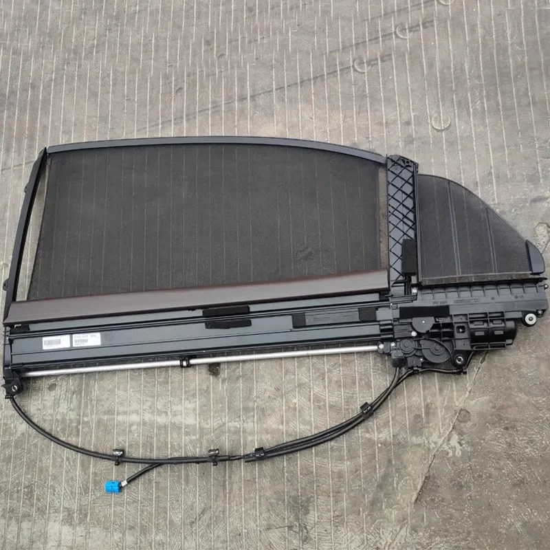 Applicable to S300 left rear door electric curtain e260 right rear door lifting motor W221 rear sunshade
Applicable to S300 left rear door electric curtain e260 right rear door lifting motor W221 rear sunshade