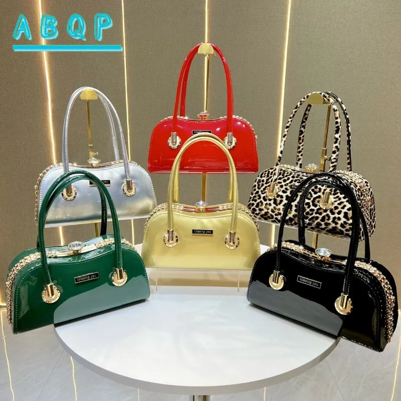 Dinner Handbag Large Capacity Diamond-encrusted Dinner Women's Shoulder Bag Luxury Bright Leather Fashion Shoulder Messenger Bag
Dinner Handbag Large Capacity Diamond-encrusted Dinner Women's Shoulder Bag Luxury Bright Leather Fashion Shoulder Messenger Bag