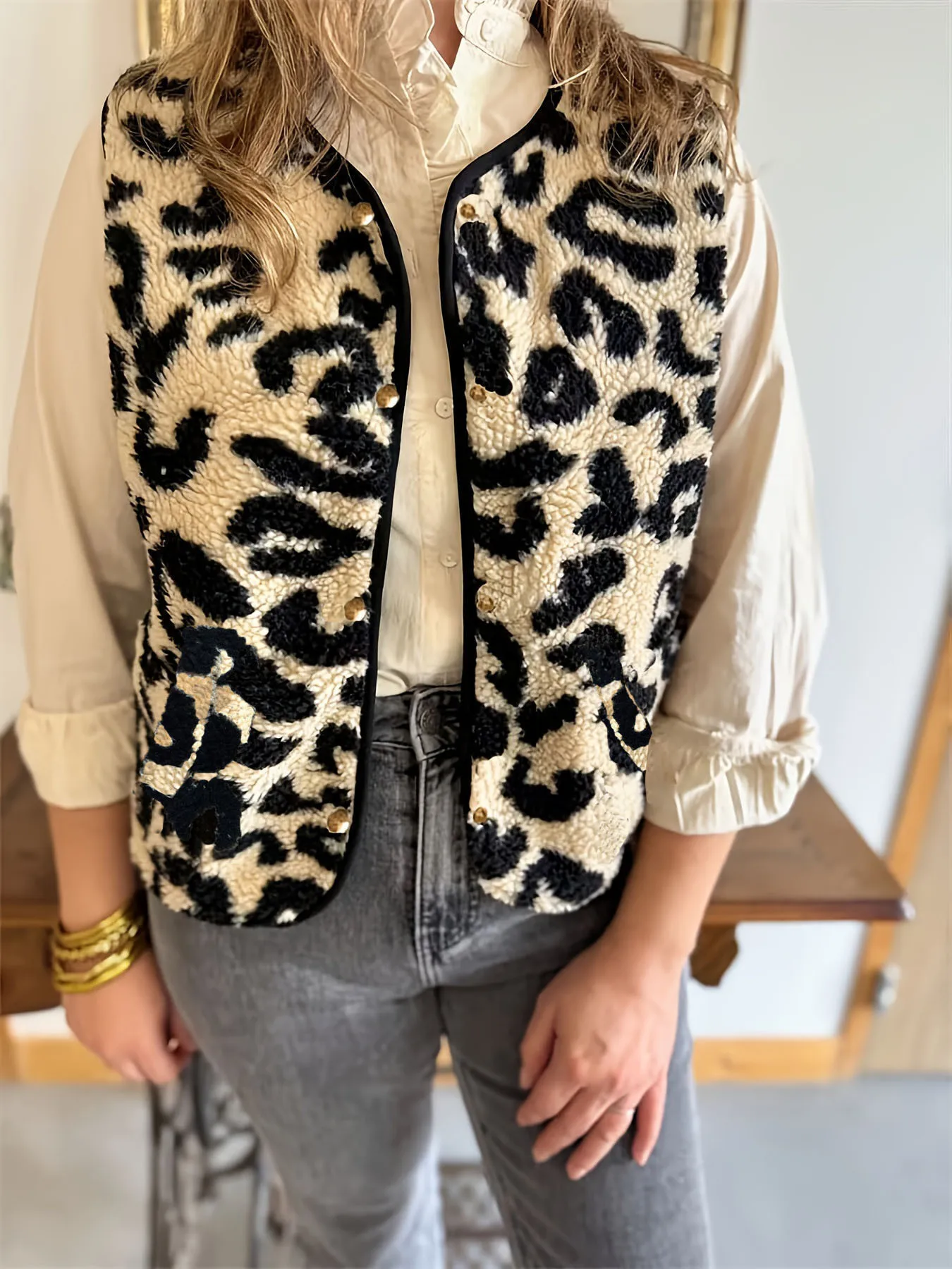 Women Leopard Print Sherpa Vest Button Front Sleeveless Vest Contrast Trim Pocket Waistcoat Fall Winter Layered Casual Outerwear
Women Leopard Print Sherpa Vest Button Front Sleeveless Vest Contrast Trim Pocket Waistcoat Fall Winter Layered Casual Outerwear