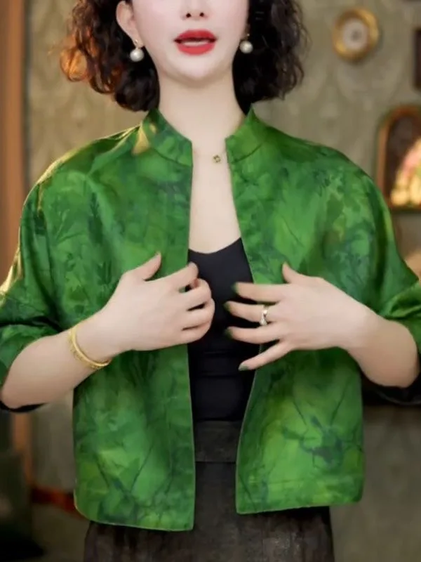 New Chinese Style Short Outerwear Women's Fashion Satin Jacket Double-Sided Wear Mom's Traditional Tang Costume Top Button Style
New Chinese Style Short Outerwear Women's Fashion Satin Jacket Double-Sided Wear Mom's Traditional Tang Costume Top Button Style