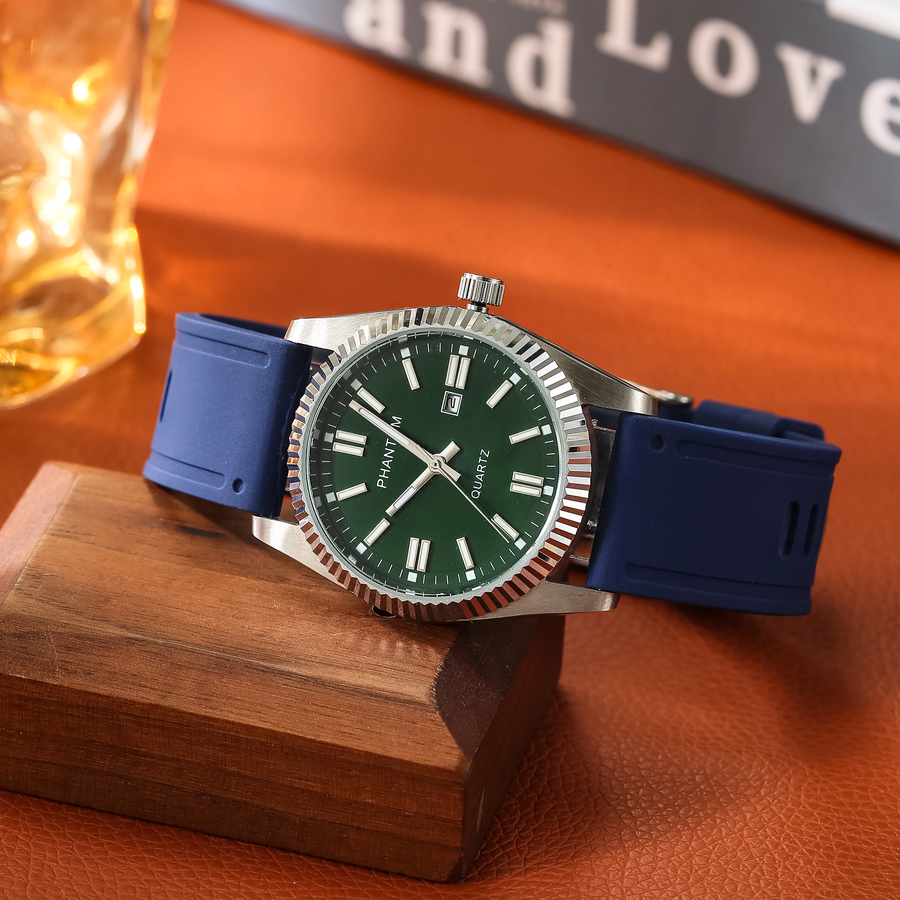 Men's Quartz Watch 35MM Stainless Steel Waterproof Calendar Luminous Dark Green Dial Men's Watc
Men's Quartz Watch 35MM Stainless Steel Waterproof Calendar Luminous Dark Green Dial Men's Watc