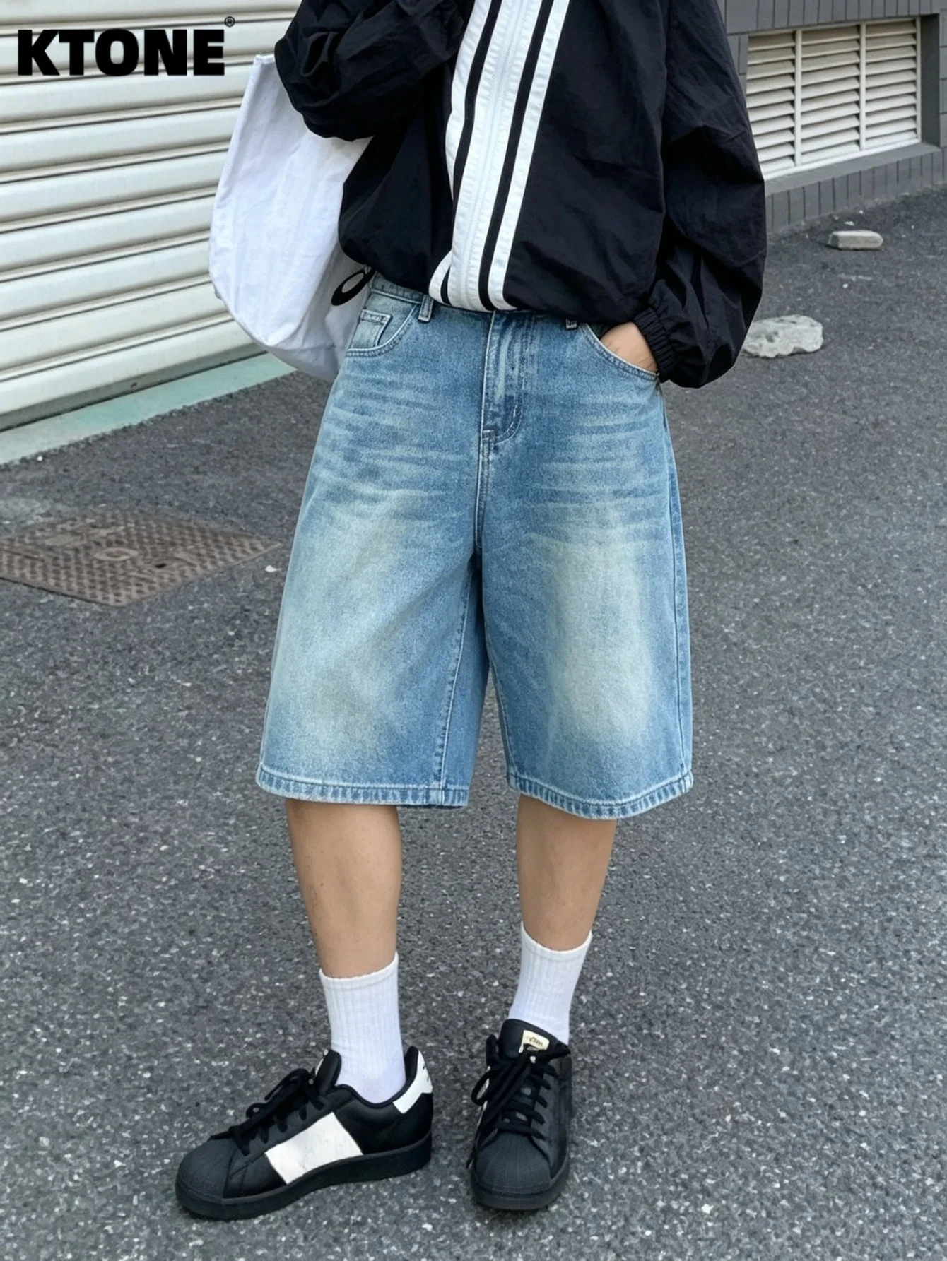 Daily Wear Loose Non Elastic Denim Shorts No accessories or belts included
Daily Wear Loose Non Elastic Denim Shorts No accessories or belts included