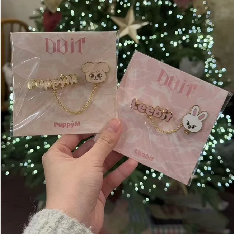 Брошь-значок Stray Kids Creative Cute Sweet, официальный стиль SKZ, модный значок Феликс, аксессуары, коллекционные предметы, подарки для пар
Брошь-значок Stray Kids Creative Cute Sweet, официальный стиль SKZ, модный значок Феликс, аксессуары, коллекционные предметы, подарки для пар