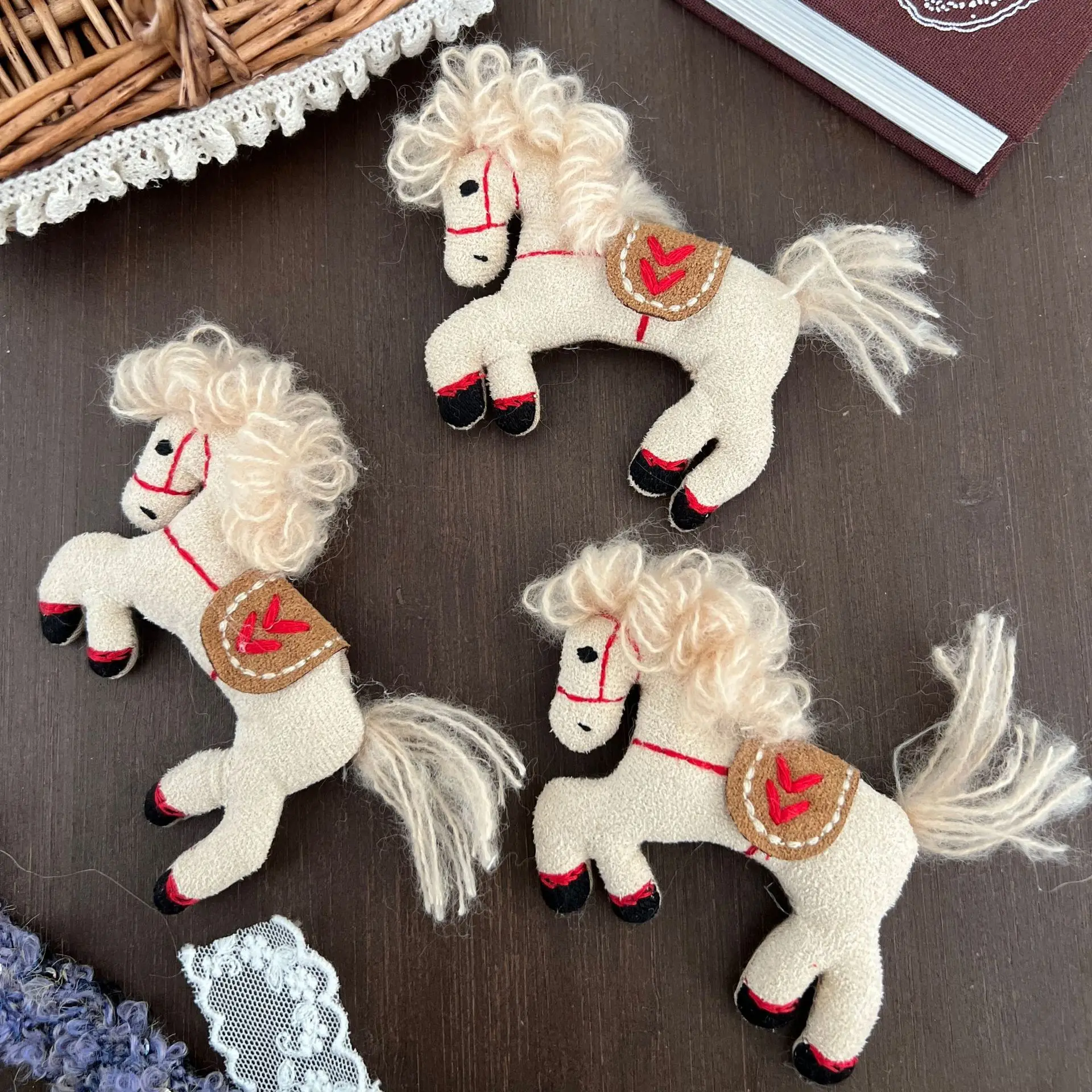2026 New Pony Pendant Brooch for DIY Shoes Bag Decoration Horse Year Gift Creative Trendy Fabric Accessory
2026 New Pony Pendant Brooch for DIY Shoes Bag Decoration Horse Year Gift Creative Trendy Fabric Accessory