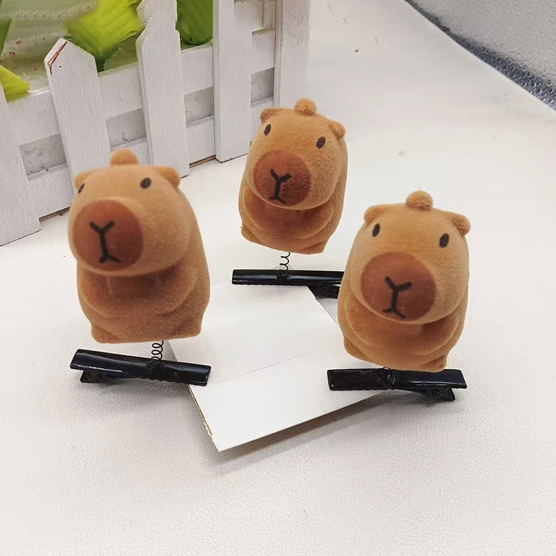 Детская заколка для волос в виде мультяшной капибары, 1 шт., 3D-заколка-уточка, плюшевая заколка, аксессуары для волос с дизайном банта, солнцезащитных очков, розы, шляпы, в стиле капибары
Детская заколка для волос в виде мультяшной капибары, 1 шт., 3D-заколка-уточка, плюшевая заколка, аксессуары для волос с дизайном банта, солнцезащитных очков, розы, шляпы, в стиле капибары