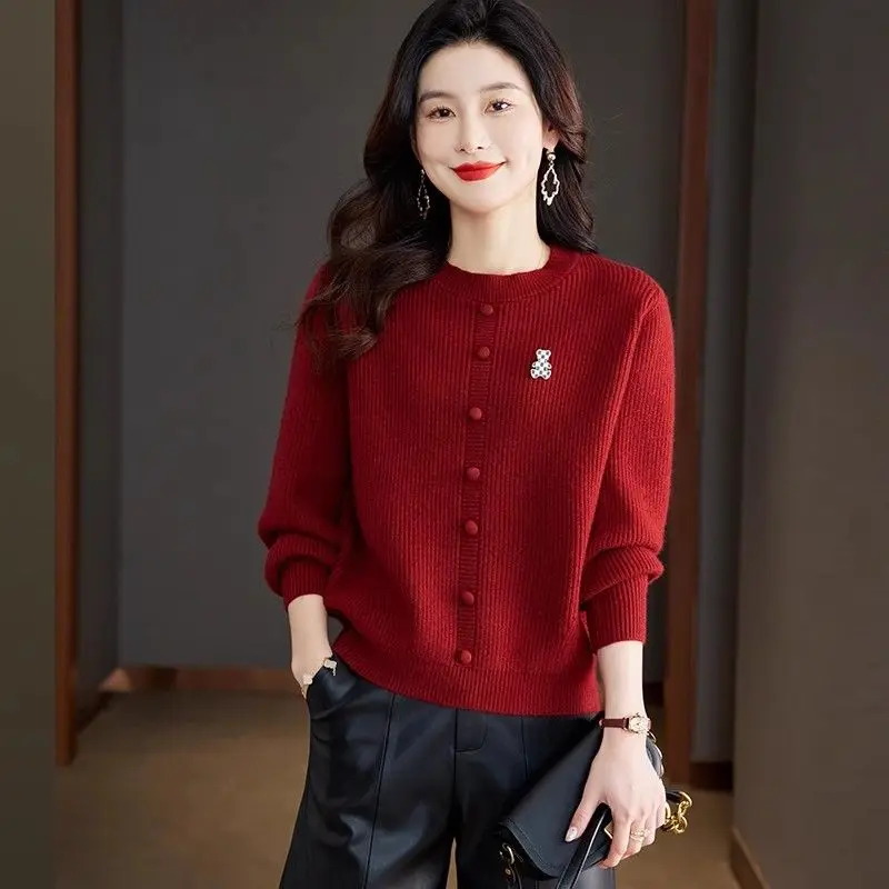Fashionable Short Red Sweater for Women in Autumn and Winter 2025 New Winter Round Neck Sleeve Elegant Versatile High Waist Top
Fashionable Short Red Sweater for Women in Autumn and Winter 2025 New Winter Round Neck Sleeve Elegant Versatile High Waist Top