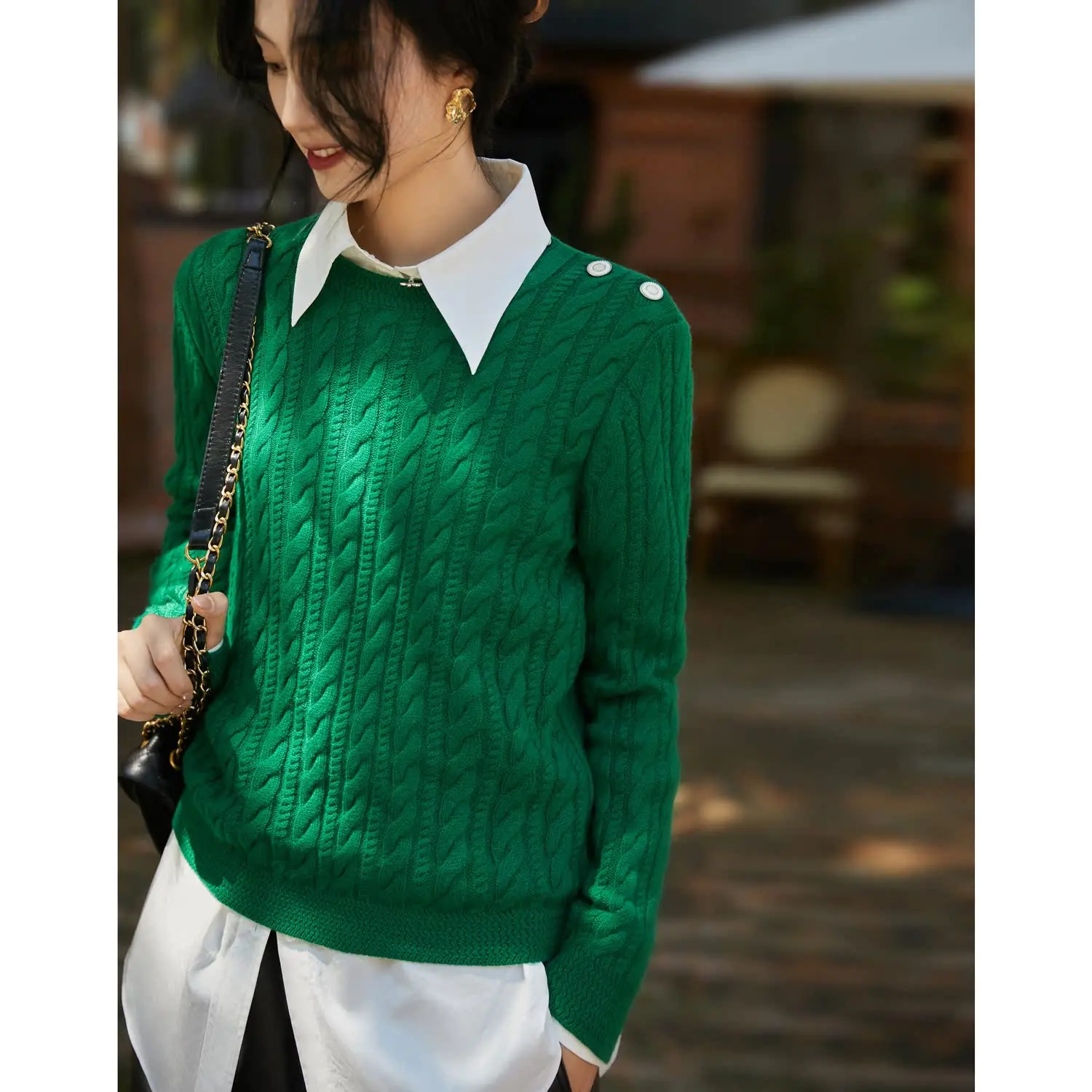 Избор тканых кашемировых свитеров с круглым вырезом осенью и зимой.
Избор тканых кашемировых свитеров с круглым вырезом осенью и зимой.