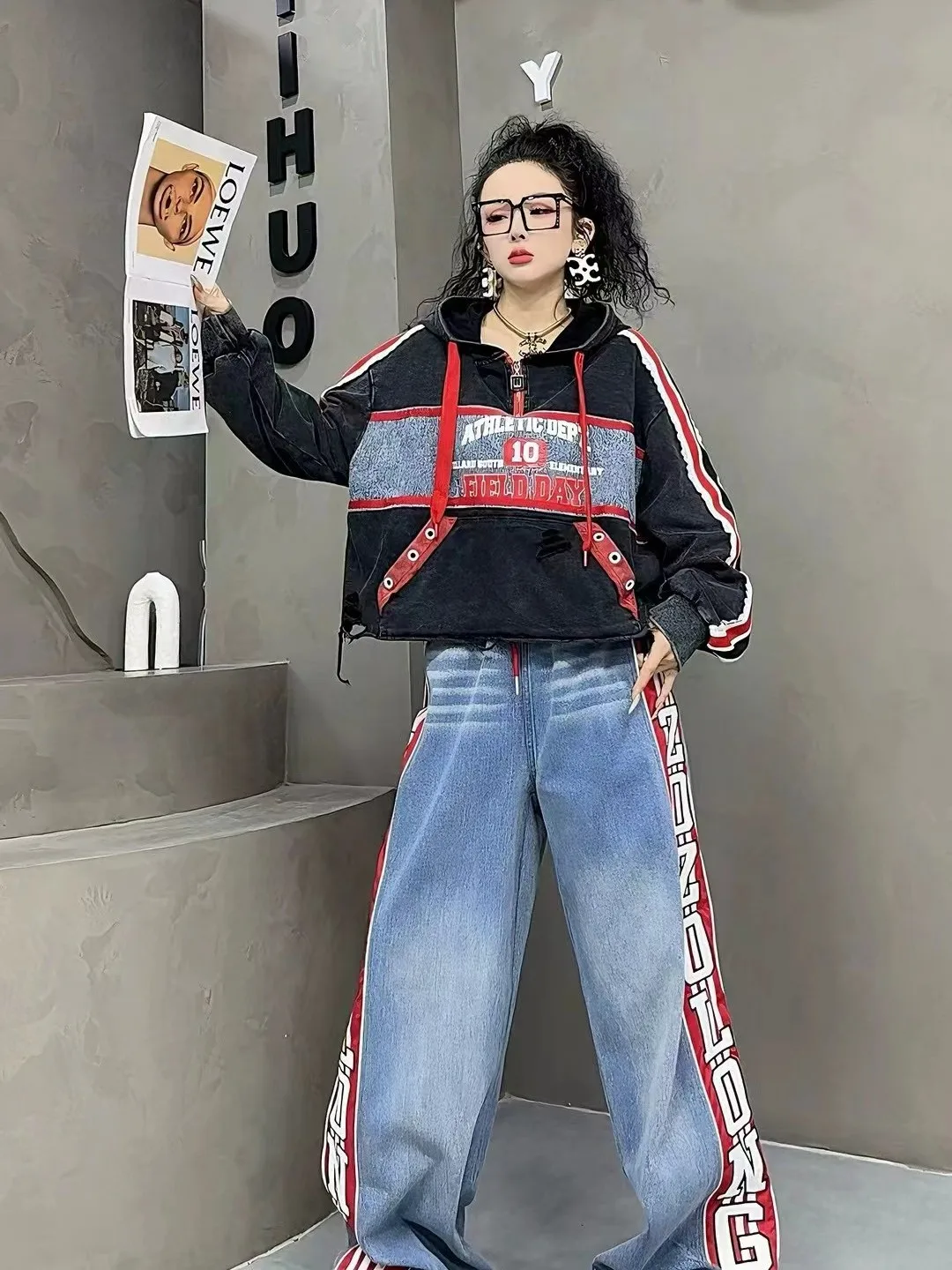 Trendy European Style Women's Spring 2026 Long Sleeve Hoodie And Straight Leg Pants Set Letter Print Hole Design Casual Fashion
Trendy European Style Women's Spring 2026 Long Sleeve Hoodie And Straight Leg Pants Set Letter Print Hole Design Casual Fashion
