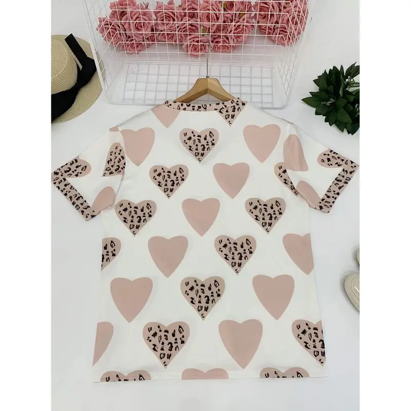 Женская футболка больших размеров с v-образным вырезом и леопардовым принтом в форме сердца, женский топ средней длины трапециевидной формы Sve Cleanfit Sle
Женская футболка больших размеров с v-образным вырезом и леопардовым принтом в форме сердца, женский топ средней длины трапециевидной формы Sve Cleanfit Sle