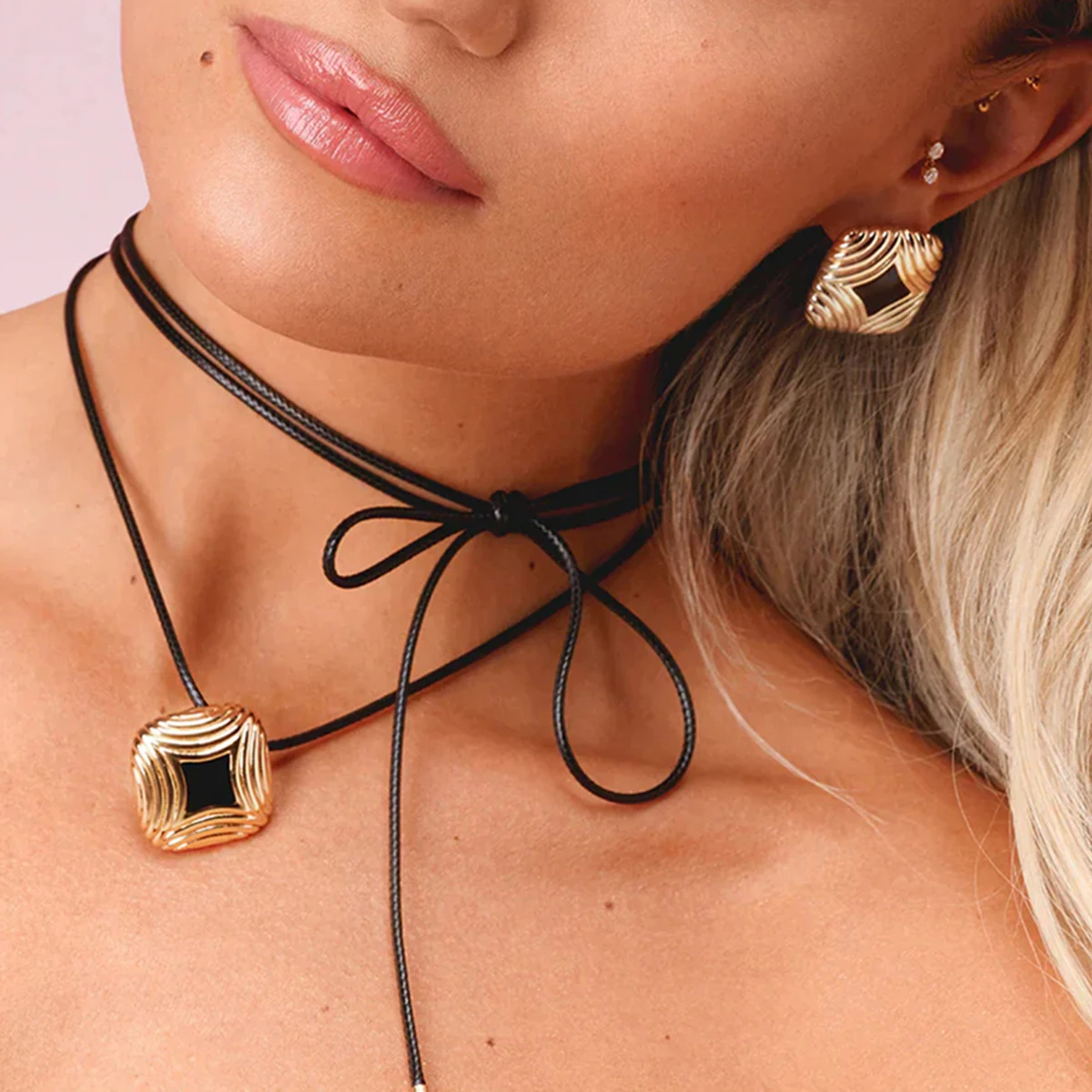 AIKOER Minimalist Threaded Black Drip Oil Geometric Necklace Rope Stainless Steel Square Pendant Necklace Women's Jewelry 
AIKOER Minimalist Threaded Black Drip Oil Geometric Necklace Rope Stainless Steel Square Pendant Necklace Women's Jewelry