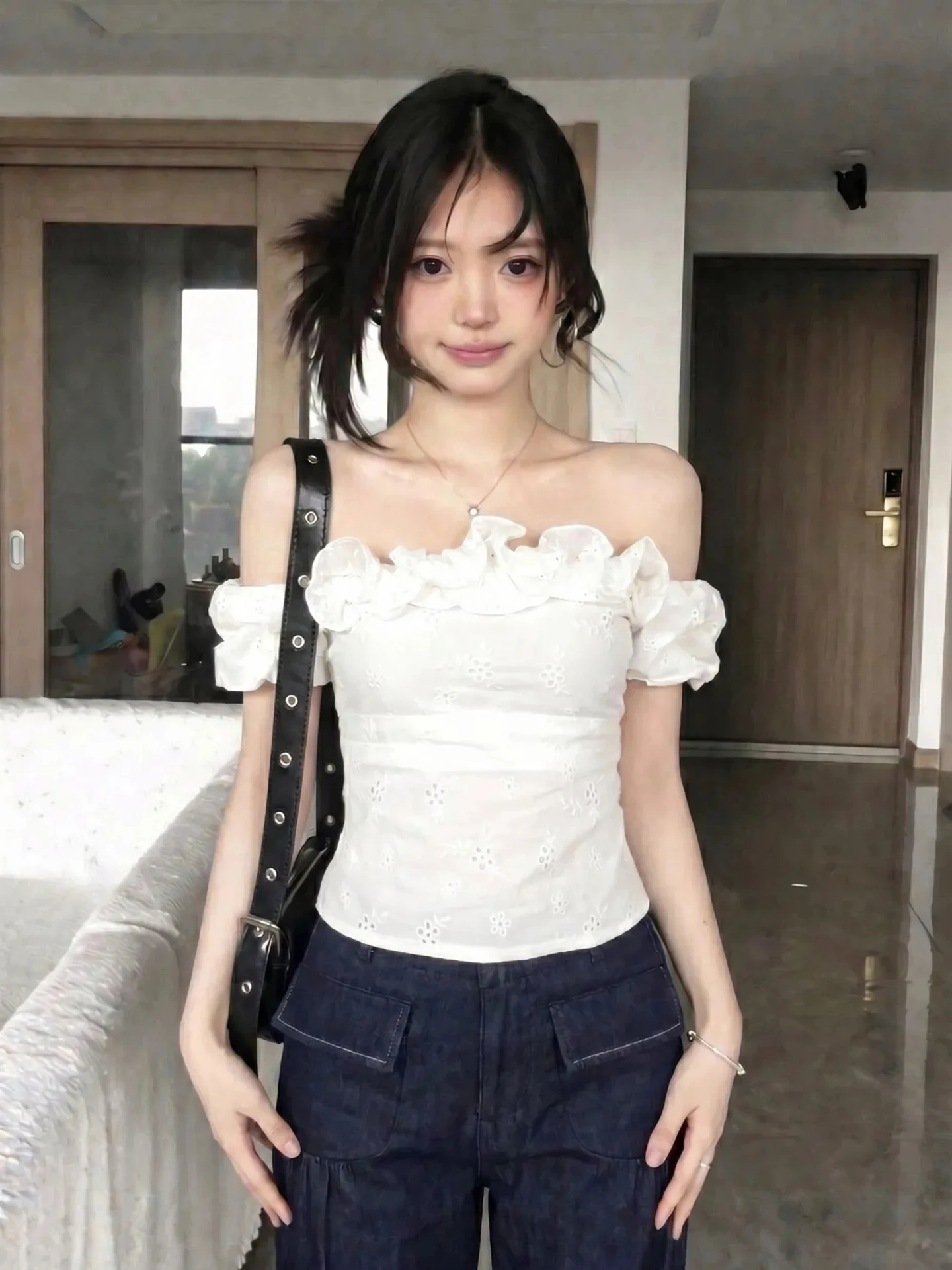 White Slim Fit Shoulder Bared One-Shoulder T-Shirt Women's Summer New Style Versatile High-End Feeling Loose Wind All-Match
White Slim Fit Shoulder Bared One-Shoulder T-Shirt Women's Summer New Style Versatile High-End Feeling Loose Wind All-Match