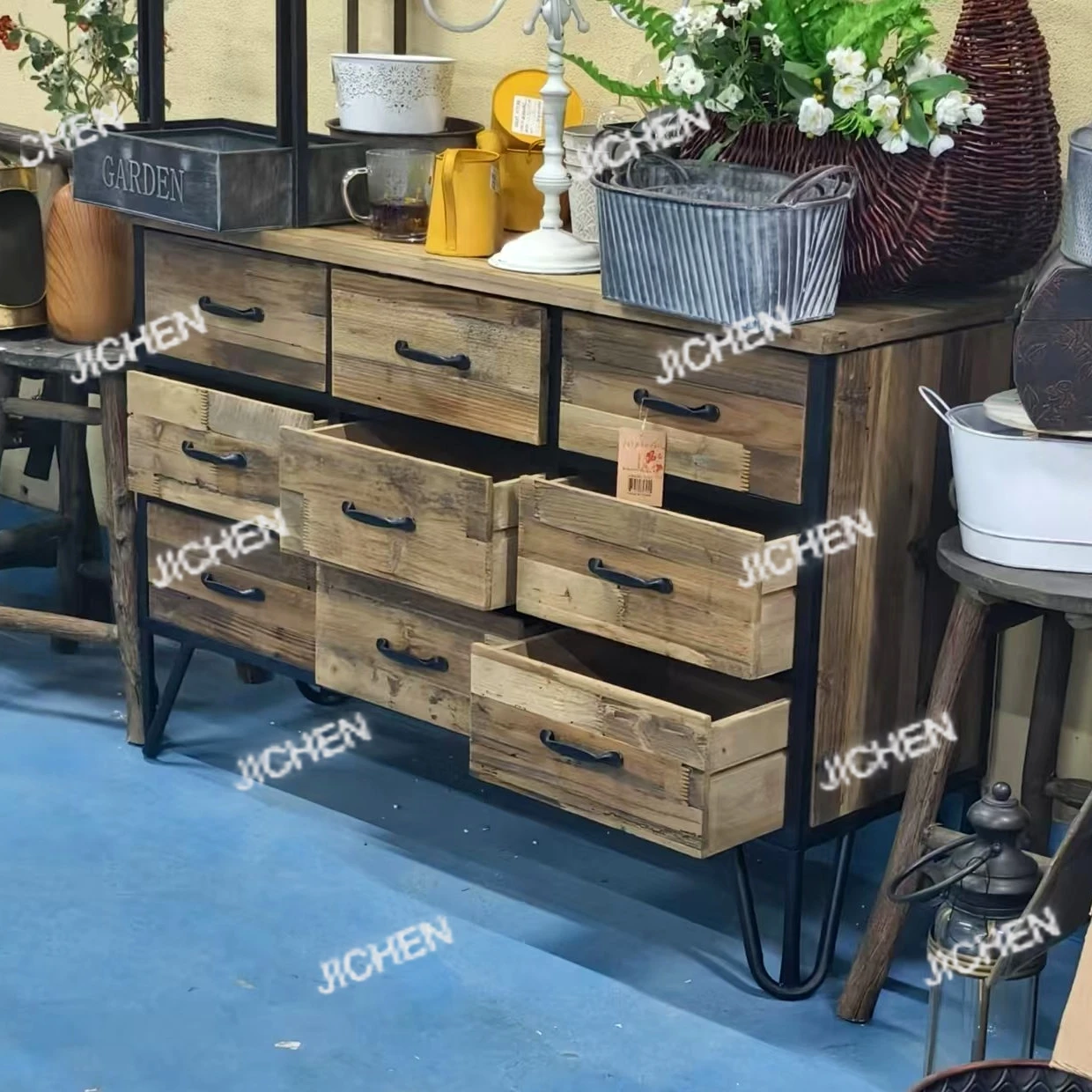 JCX American Rural Retro Wrought Iron Solid Wood Jiugongge Storage Courtyard Store Living Room Decoration Entrance Display
JCX American Rural Retro Wrought Iron Solid Wood Jiugongge Storage Courtyard Store Living Room Decoration Entrance Display