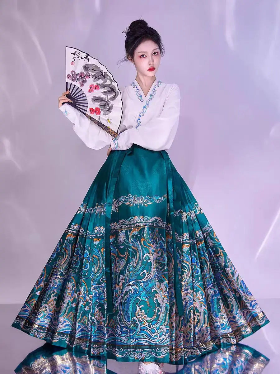 Top Chinese style horse face skirt, satin embroidered Hanfu, high-end Hanfu horse face skirt, retro style
Top Chinese style horse face skirt, satin embroidered Hanfu, high-end Hanfu horse face skirt, retro style